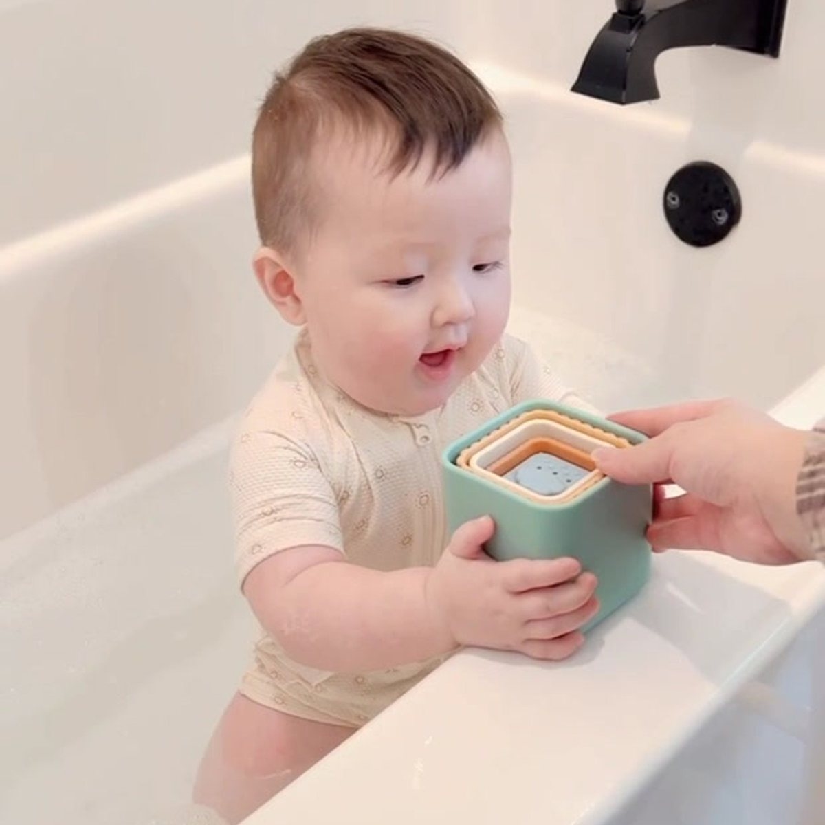 Itzy Sprinkle™ Bathtime Nesting Cups🛁