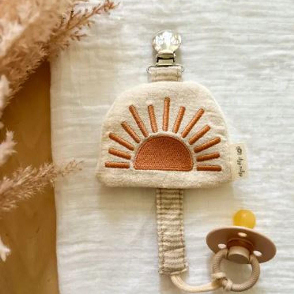 Sun Soothe &amp; Store Pacifier Clip